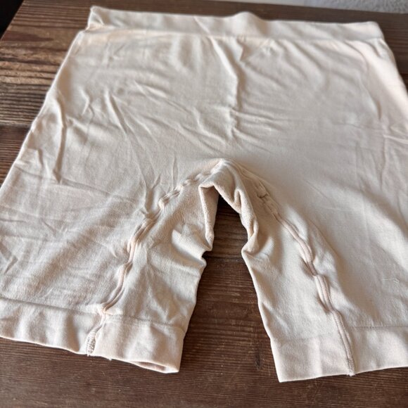 Thigh Society - The Cooling Shorts - 5" Beige M/L - Picture 5 of 6